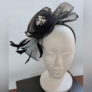 Elegant Black Fascinator with Feather, Pearl & Crystal Detail